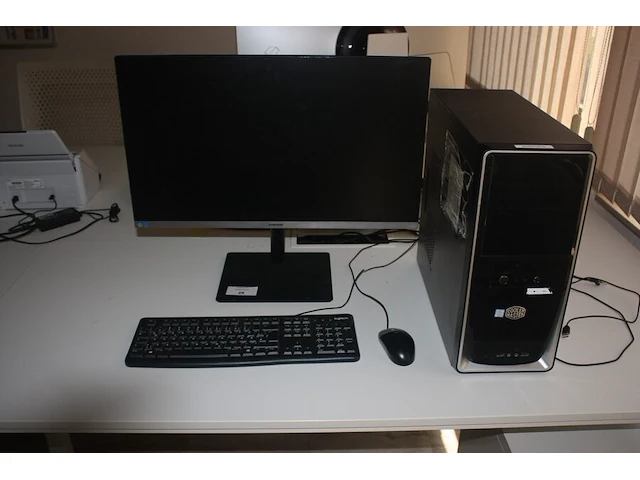 Centrale eenheid cooler master, muis hp, monitor samsung (64,66) - afbeelding 1 van  5