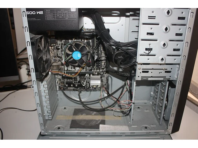 Centrale eenheid cooler master, muis hp, monitor samsung (64,66) - afbeelding 3 van  5
