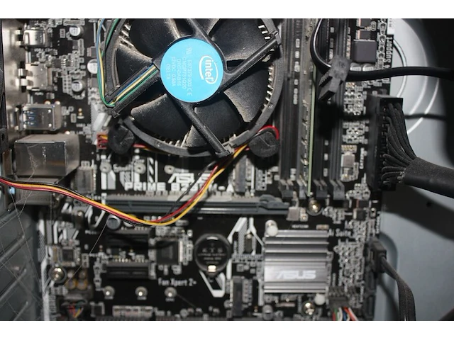 Centrale eenheid cooler master, muis hp, monitor samsung (64,66) - afbeelding 4 van  5