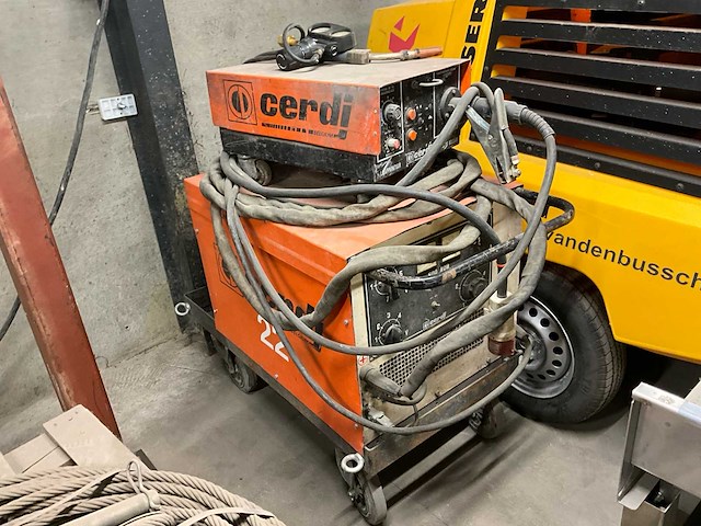 Cerdi halfautomaat laspost - afbeelding 1 van  7