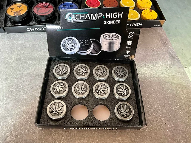 Champ high diverse grinders in display (52x) - afbeelding 3 van  6