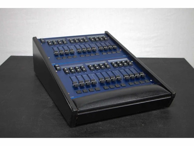 Chamsys - playback wing - light mixing console - afbeelding 1 van  17