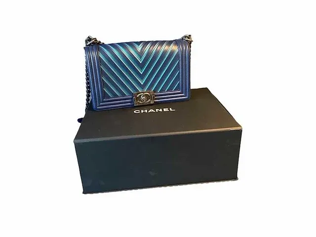Chanel - boy iridescent stripes limited edition - afbeelding 1 van  15