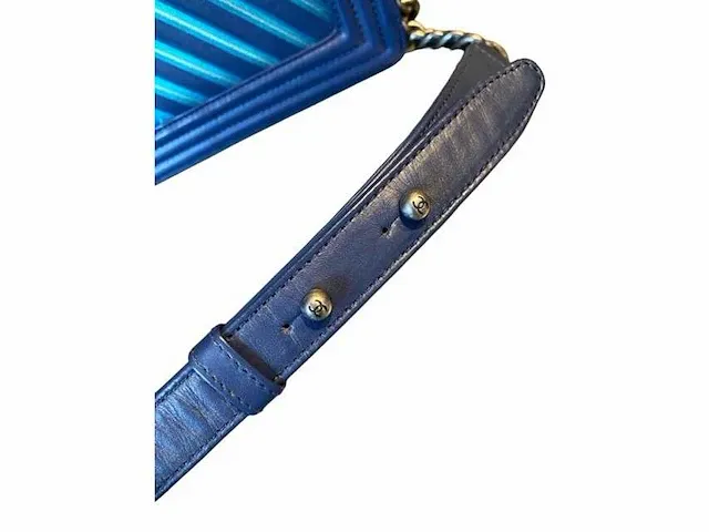 Chanel - boy iridescent stripes limited edition - afbeelding 13 van  15