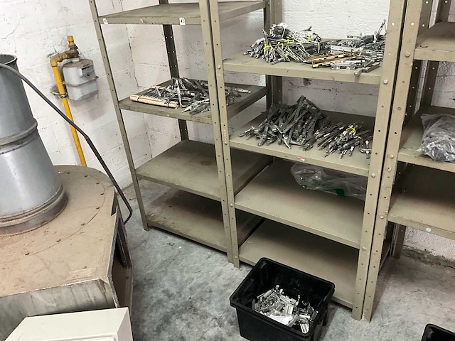 Chassis hardware - afbeelding 1 van  13