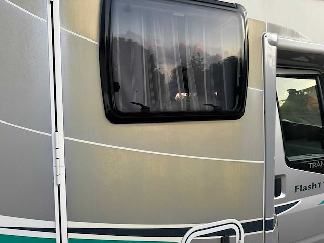 Chausson flash 11m12 - camper - afbeelding 65 van  67