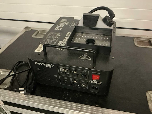 Chauvet dj geyser rgb rookmachine met lichteffect - afbeelding 1 van  7