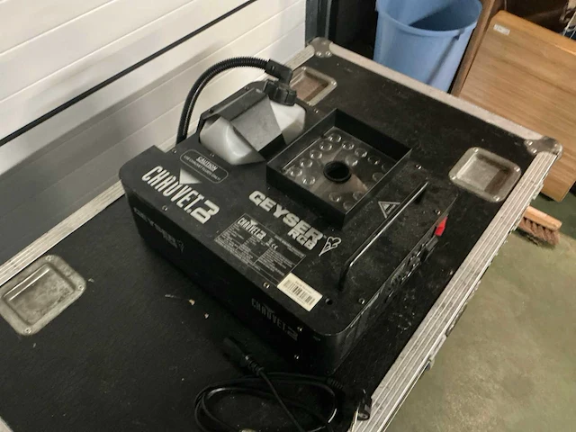 Chauvet dj geyser rgb rookmachine met lichteffect - afbeelding 2 van  7