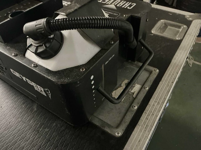 Chauvet dj geyser rgb rookmachine met lichteffect - afbeelding 6 van  7