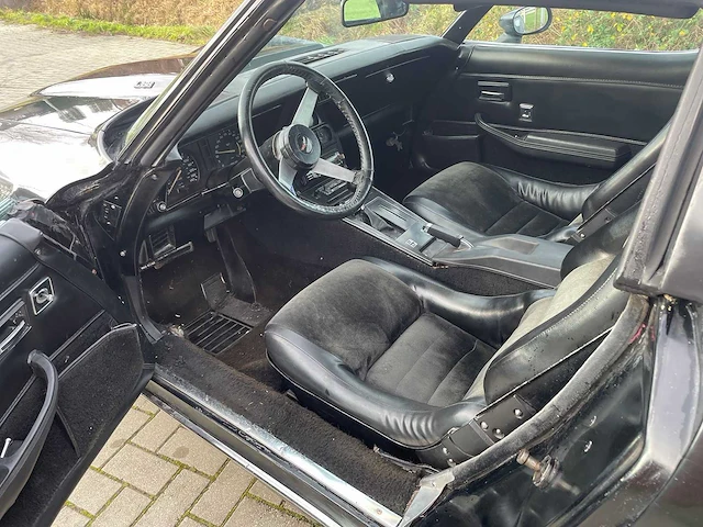 Chevrolet - corvette c3 - targa - classic cars >15 - afbeelding 9 van  16
