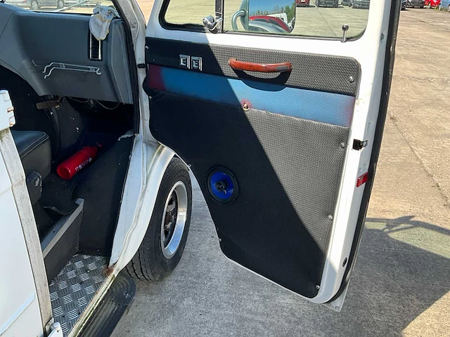 Chevrolet chevy van v8 camper - afbeelding 22 van  44