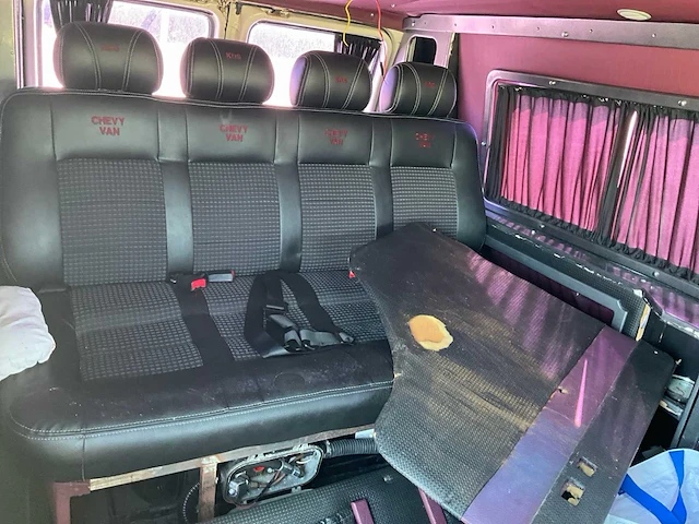 Chevrolet chevy van v8 camper - afbeelding 24 van  44