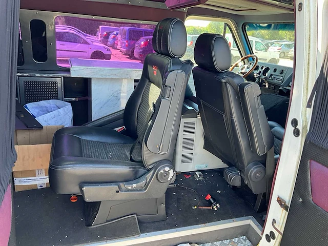 Chevrolet chevy van v8 camper - afbeelding 28 van  44