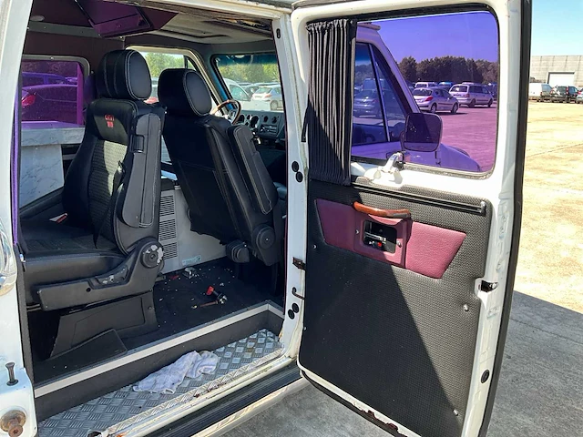 Chevrolet chevy van v8 camper - afbeelding 29 van  44