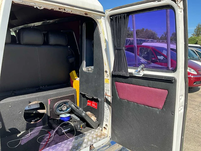 Chevrolet chevy van v8 camper - afbeelding 32 van  44
