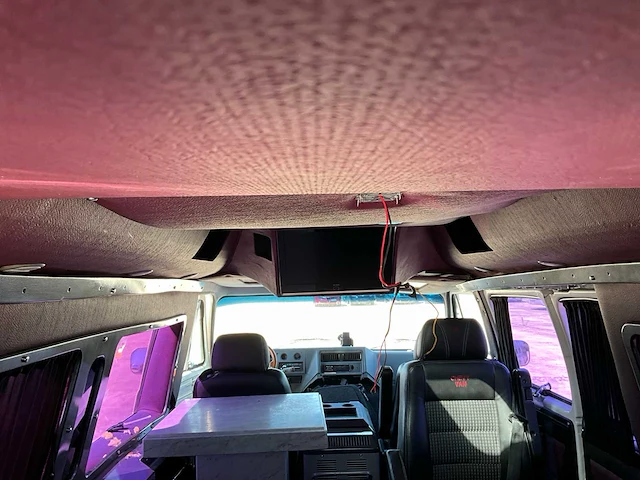 Chevrolet chevy van v8 camper - afbeelding 35 van  44