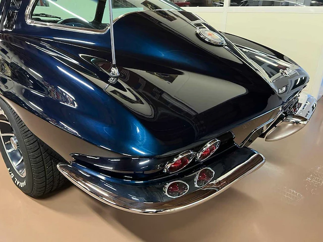 Chevrolet corvette v8 oldtimer uit 1964 - afbeelding 27 van  30