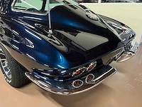 Chevrolet corvette v8 oldtimer uit 1964 - afbeelding 27 van  30