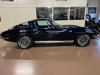 Chevrolet corvette v8 oldtimer uit 1964 - afbeelding 30 van  30