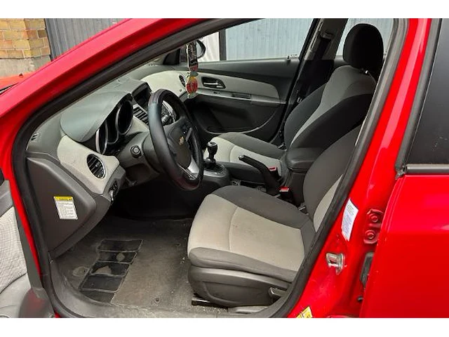 Chevrolet cruze sedan ls - afbeelding 12 van  18