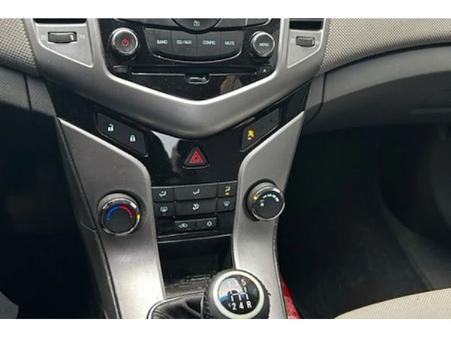 Chevrolet cruze sedan ls - afbeelding 17 van  18