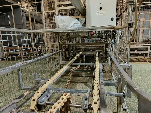 Chicken gas stunning and crate washer line - afbeelding 8 van  85