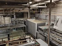 Chicken gas stunning and crate washer line