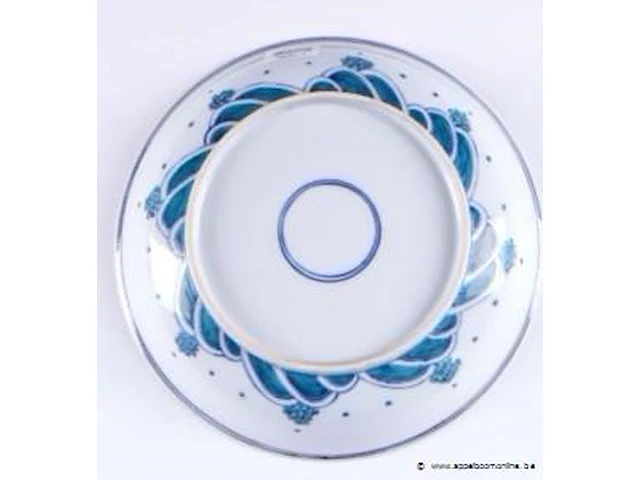 Chine. de la période qing. jatte au dragon entouré par quatre carpes. porcelaine à émaux doucai. marqué d’un double cercle concentrique. diamètre : 22,5 cm. condition: pas d’accident ni de restauration. - afbeelding 2 van  4