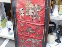 Chinees kleed ingekaderd - afbeelding 1 van  3