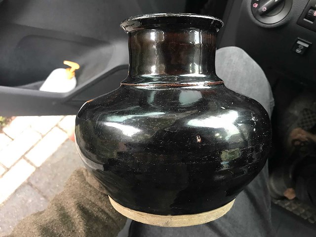 Chinese black glaze pot - afbeelding 2 van  8