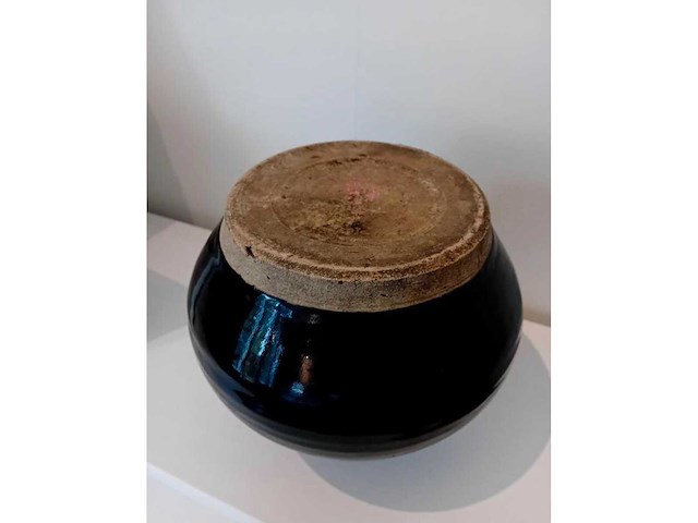 Chinese black glaze pot - afbeelding 3 van  8