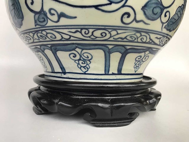 Chinese blue and white vase - afbeelding 11 van  17