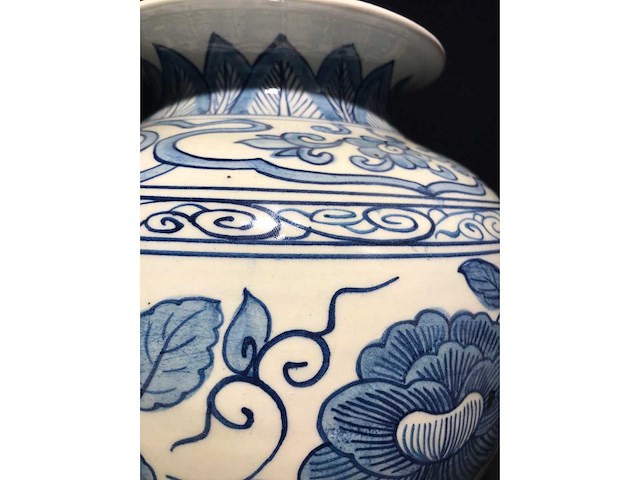 Chinese blue and white vase - afbeelding 8 van  17