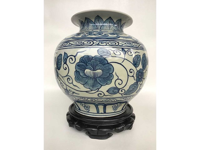 Chinese blue and white vase - afbeelding 1 van  17