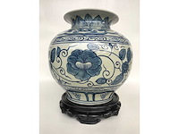 Chinese blue and white vase - afbeelding 1 van  17