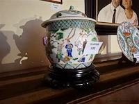 Chinese dekselvaas - afbeelding 1 van  3