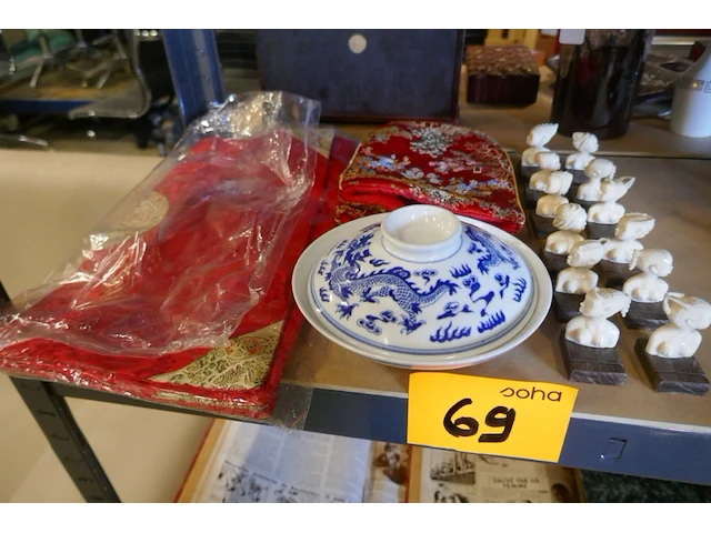 Chinese en afrikaanse decoratieve items - afbeelding 1 van  3