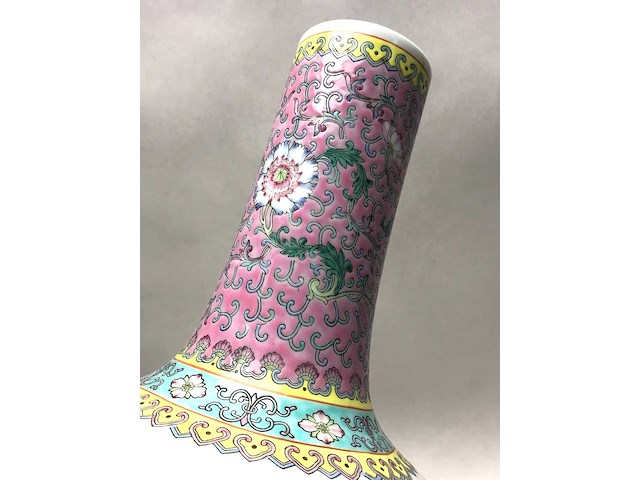 Chinese famille rose bottle vase ‘eight immortals’ - porcelain - china - afbeelding 32 van  38