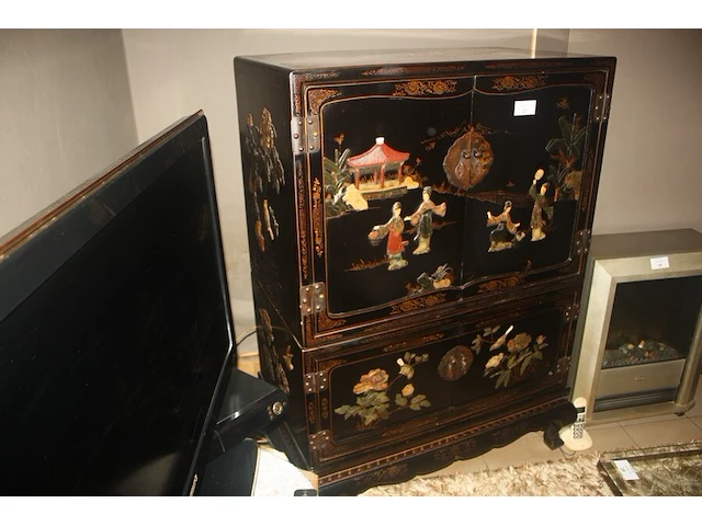 Chinese kast met 4 deuren afm. 140x96x55 cm - afbeelding 1 van  5