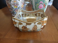 Chinese vaas, chinese kom, pot met deksel (alles porselein) - afbeelding 6 van  10