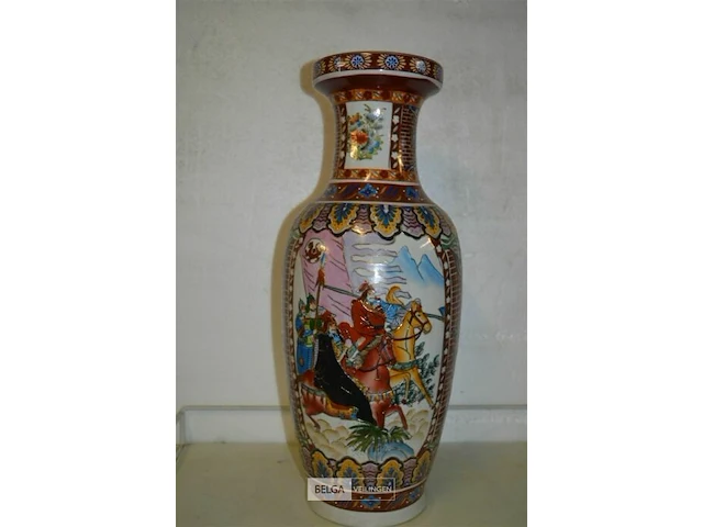 Chinese vaas h=62 cm ( krijgers te paard) - afbeelding 1 van  4