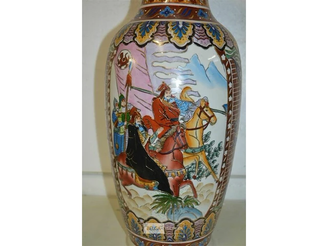 Chinese vaas h=62 cm ( krijgers te paard) - afbeelding 3 van  4