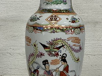 Chinese vaas in fijn porselein
