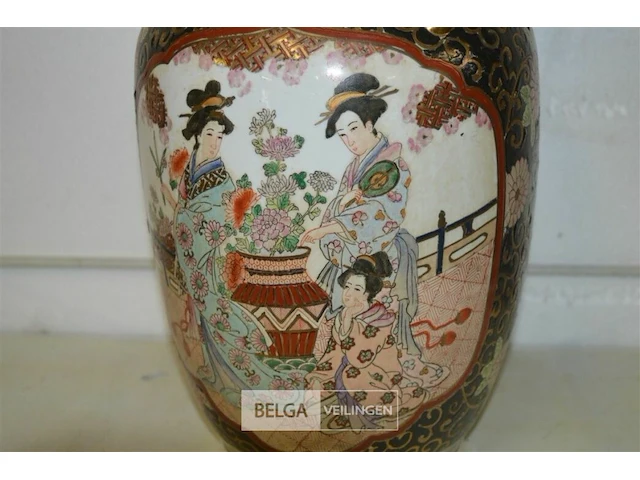 Chinese vaas macau h=46cm ( vrouwen op terras) - afbeelding 3 van  4