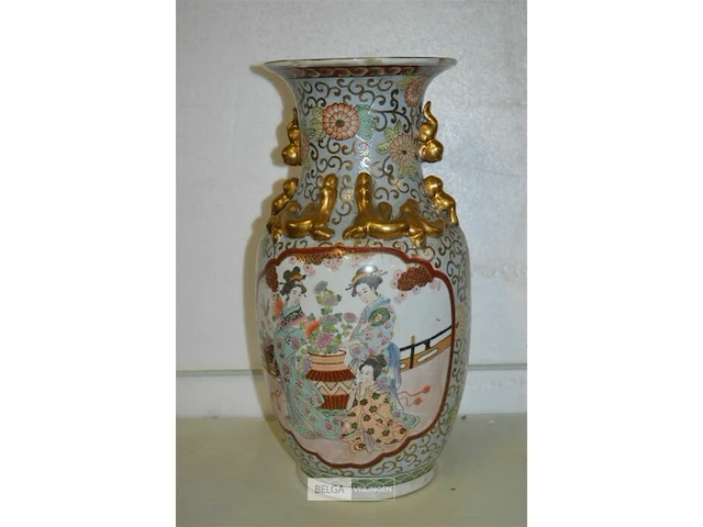 Chinese vaas macau vrouwen en bloemenmotief h=47cm - afbeelding 1 van  4