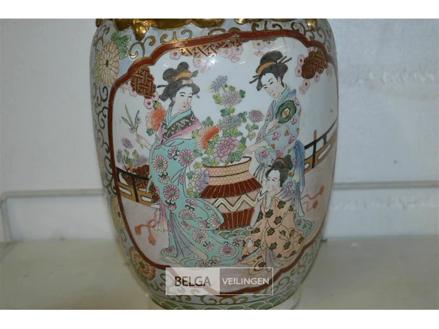 Chinese vaas macau vrouwen en bloemenmotief h=47cm - afbeelding 3 van  4