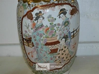 Chinese vaas macau vrouwen en bloemenmotief h=47cm - afbeelding 3 van  4