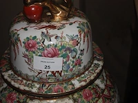Chinese vaas op houten sokkel afm. h 116 cm - afbeelding 2 van  4