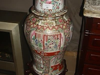 Chinese vaas op houten sokkel afm. h 116 cm - afbeelding 3 van  4