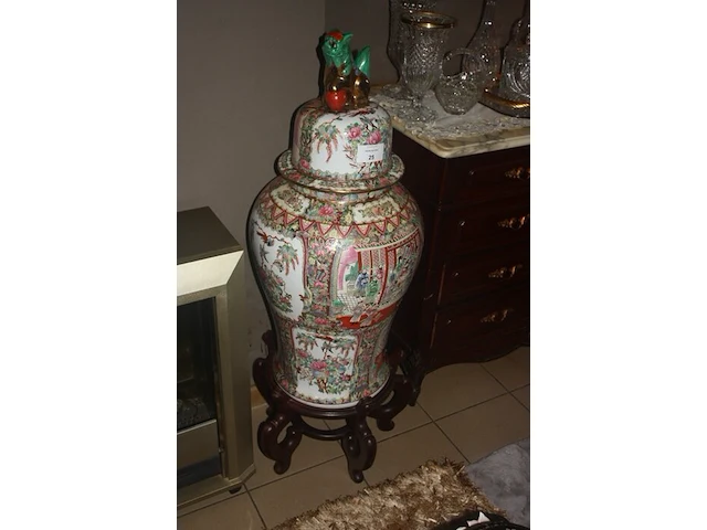 Chinese vaas op houten sokkel afm. h 116 cm - afbeelding 4 van  4